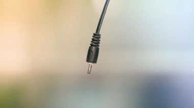 Eski nesil telefonları şarj etmek için yuvarlak DC konnektörü. Eskimiş Standart. Yüksek kaliteli FullHD görüntüler
