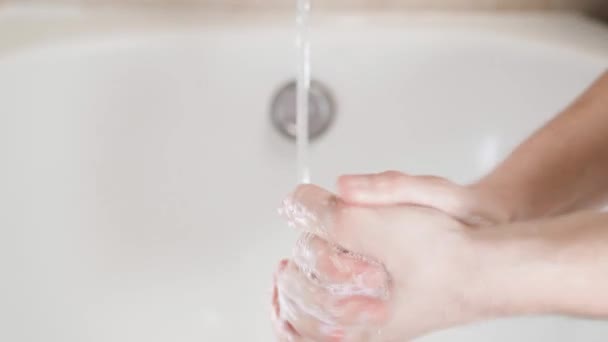 Richtiges Sorgfältiges Händewaschen Seifenwasser Aus Nächster Nähe Hochwertiges Filmmaterial — Stockvideo