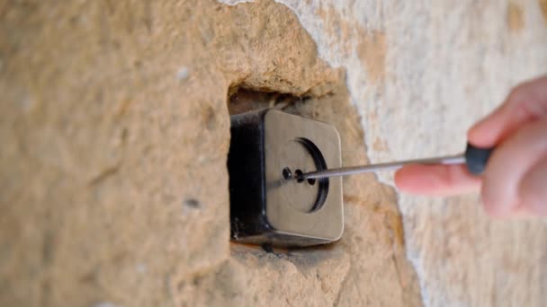Unscrewing Black Housing Wall Socket Screwdriver Old Building Poor Repair — Vídeos de Stock