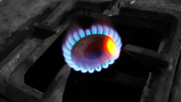 Bright Saturated Blue Fire Old Dirty Rusty Gas Stove Burner — Stock Video