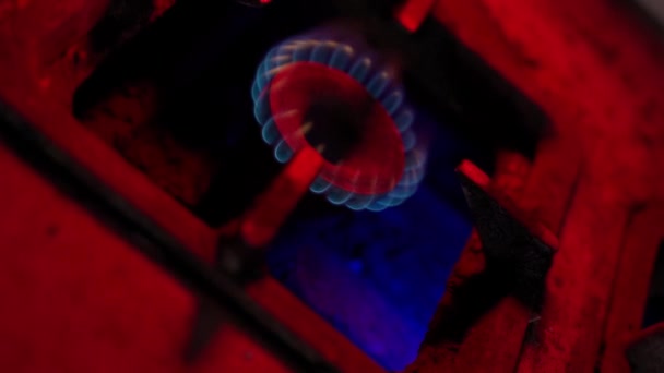 Blinkende Alarmlichter Und Gas Das Mit Einer Blauen Flamme Einem — Stockvideo