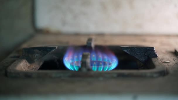 Combustión Gas Natural Estufa Cocina Vieja Oxidada Con Llama Azul — Vídeos de Stock