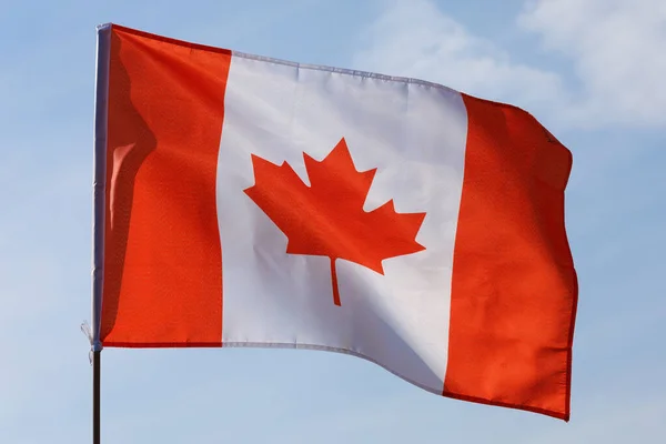 加拿大国旗在风中 — 图库照片