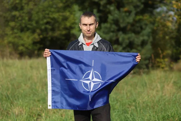 Nato Flag Hands Man — Fotografia de Stock