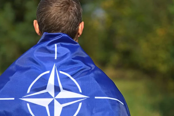 Lviv Ukraine September 2021 Nato Flag Men Shoulders — Stock Photo, Image