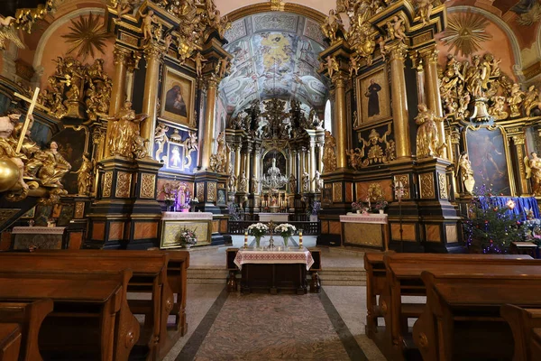 LVIV, UKRAINE - 21 Ocak 2022: Bernardine Kilisesi. St. Andrew Kilisesi.