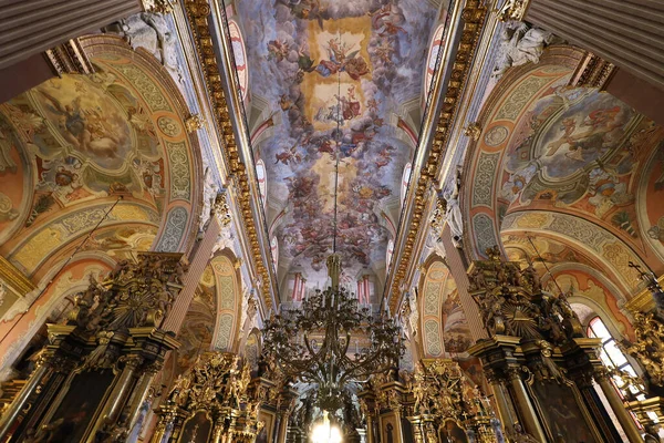 LVIV, UKRAINE - 21 Ocak 2022: Bernardine Kilisesi. St. Andrew Kilisesi.