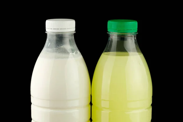 Молоко Сыворотка Бутылках — стоковое фото