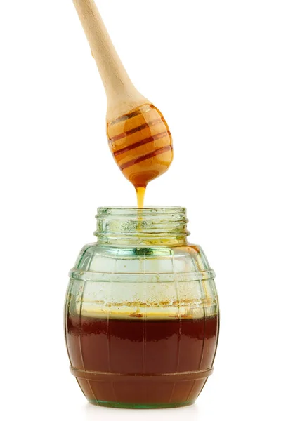 玻璃罐蜂蜜与木勺 — 图库照片