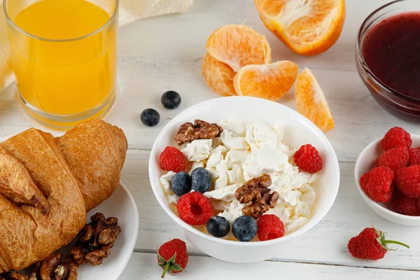 Homemade Cheese Berries Nuts Breakfast Food — Fotografia de Stock