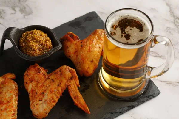 Chicken Wings Beer Hearty Tasty Food — Stockfoto