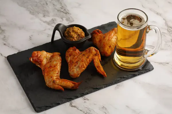 Chicken Wings Beer Hearty Tasty Food Plate Delicious Barbecue Chicken — Stockfoto