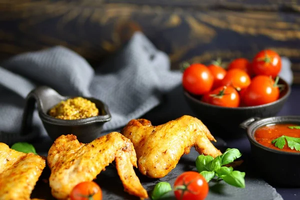 Bbq Buffalo Wings Fried Chicken Dark Background Delicious Grilled Chicken — Stockfoto