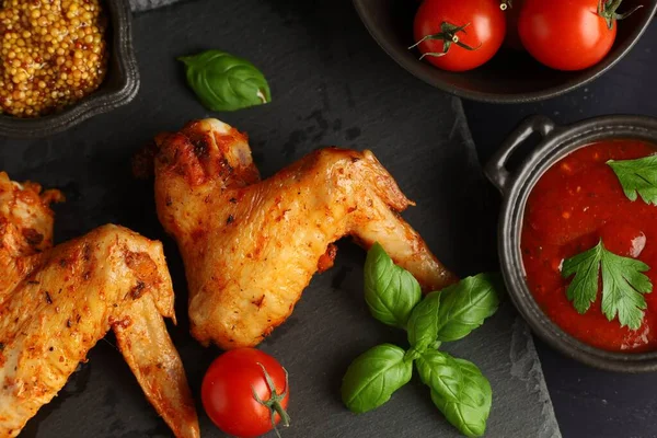 Chicken Wings Vegetables Herbs Plate Grilled Chicken Wings Hot Spicey — Stockfoto