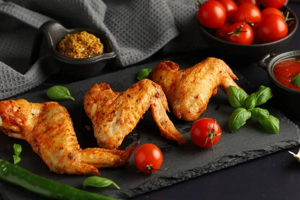 Chicken Wings Vegetables Herbs Plate Grilled Chicken Wings Hot Spicey — Stockfoto