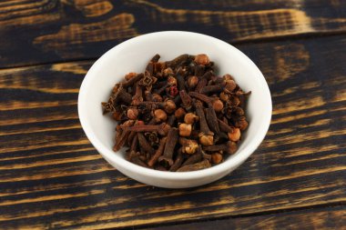Clove spice in a white ceramic vessel