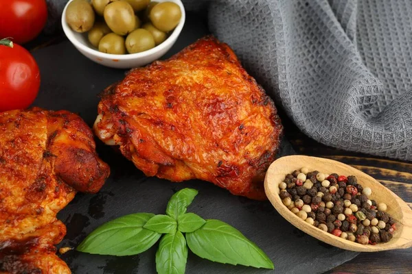 Baked Pieces Chicken Olives Spices Fried Chicken Restaurant — Stockfoto