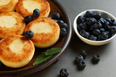 Yabanmersinli kremalı börek. Lezzetli ve sağlıklı ev yemekleri..