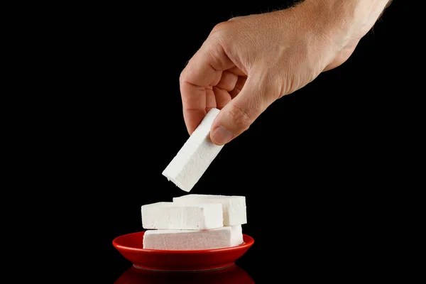 Lozenge Mano Una Mano Toma Una Pastilla Vainilla Blanca Dulce — Foto de Stock