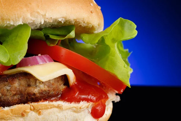 Appetitlich Burger Platz Für Text Bewältigen Raum Burger Mit Salat — Stockfoto