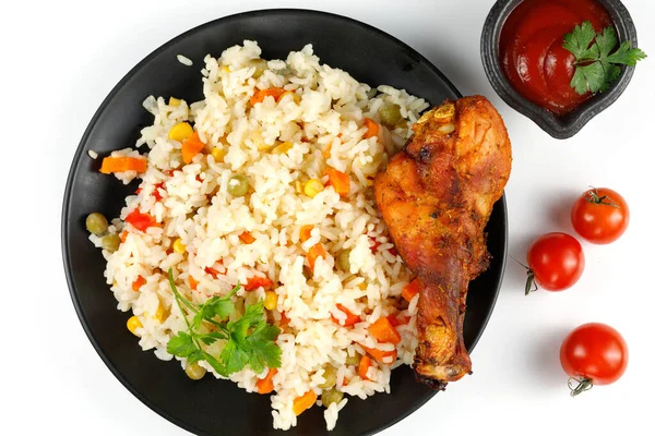 Ayam Goreng Dan Nasi Dengan Sayuran Piring Makanan Lezat Dan — Stok Foto