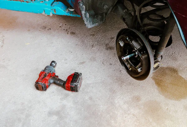 Cordless Electric Impact Wrench Floor Auto Repair Garage — Stock Photo, Image