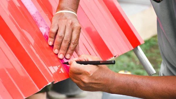 Technician Measures Length Metal Sheet Measuring Ruler Writes Distance Pen — Fotografia de Stock