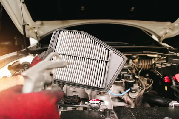 Car Air Filter Cleaning Air Blow Gun Auto Mechanic Hand — Stockfoto