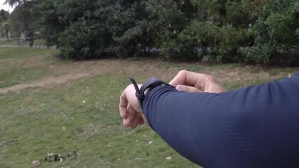 Runner Checking Pulse Smartwatch App Touch Screen Wearable Smart Band — Stockvideo