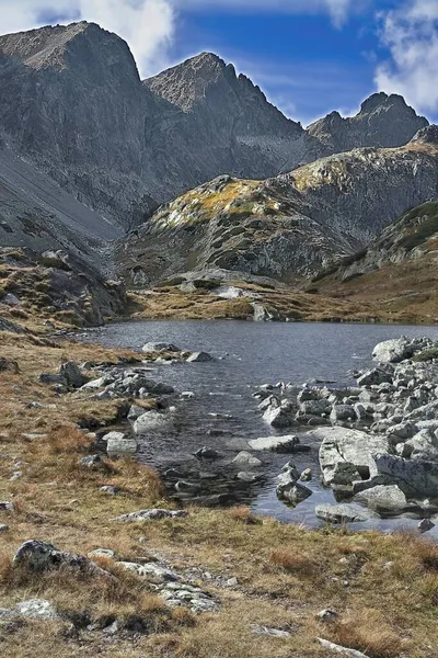 Velka Studena valley, Vysoke Tatry, Zbojnicke lake: located at the top of the Great Cold Valley near Zbojnicka Cottage, the name of the lake comes from the poaching past of the valley — Stock Photo, Image