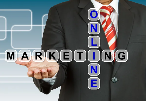 Homme d'affaires avec la formulation Marketing en ligne — Photo