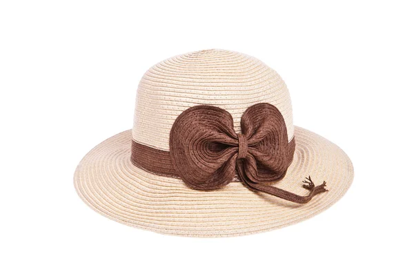 Hnědá slaměný klobouk s mašlí izolovaných na bílém pozadí — Stock fotografie