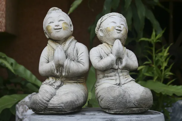 Jongen en meisje in Thaise cultuur groet — Stockfoto