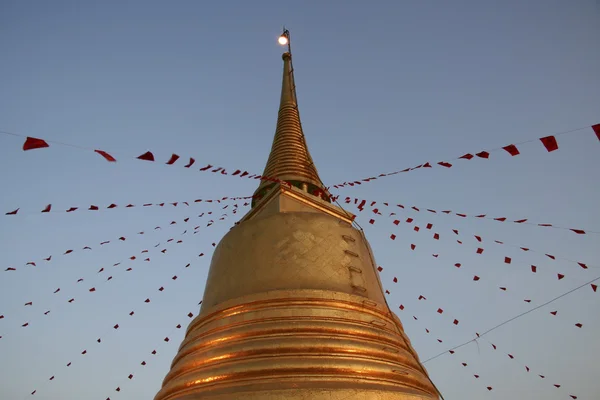 Goldene Halterung in Bangkok — Stockfoto