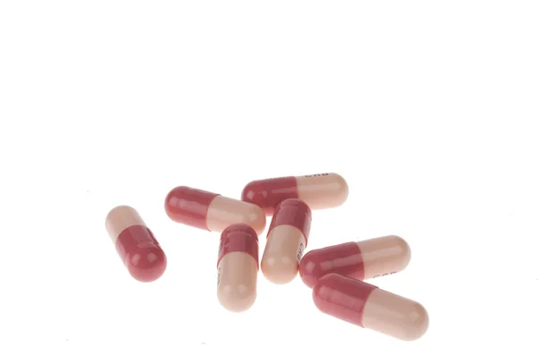 Kleurrijke geneeskunde tabletten op witte achtergrond — Stockfoto