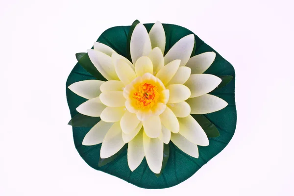 Lotus jaune artificiel sur fond blanc — Photo