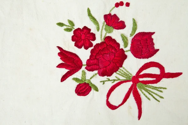 Róża na tle bawełna bawełna — Zdjęcie stockowe