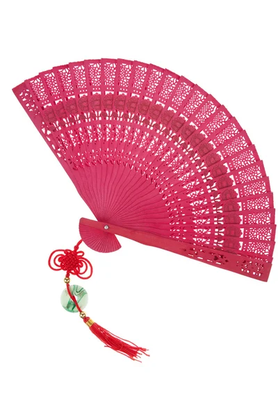 Китайский вентилятор с традиционным узлом на белом фоне — стоковое фото