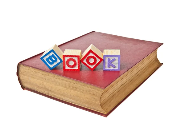 Vecchio libro con blocchi di lettere isolati su sfondo bianco — Foto Stock