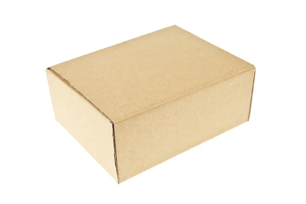 Классическая коричневая бумажная коробка изолирована на белом фоне — стоковое фото