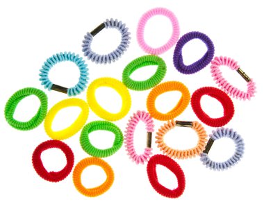 Beyaz arka plan üzerinde izole renkli saç elastik