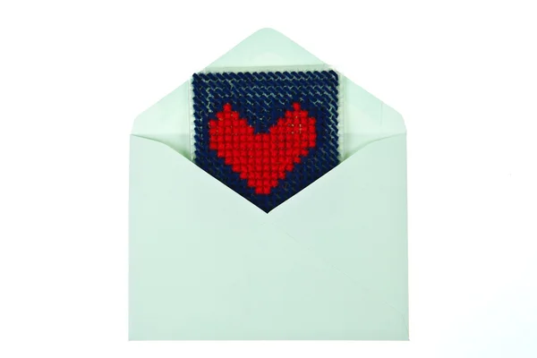 Green envelop with red knitted heart isolated on white backgroun — Stock Photo, Image