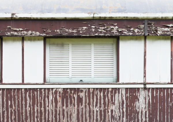 Fenêtre sur un vieux mur — Photo