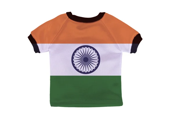 Kleines Hemd mit indischer Flagge auf weißem Hintergrund — Stockfoto