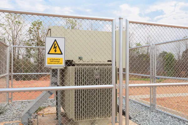 Danger High Voltage sign on a fence — Stock Photo, Image