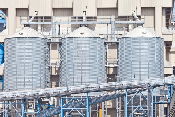 Korn ackumulatortank silos för jordbruk — Stockfoto