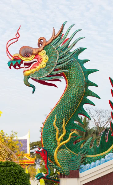 Grüne Drachenskulptur — Stockfoto