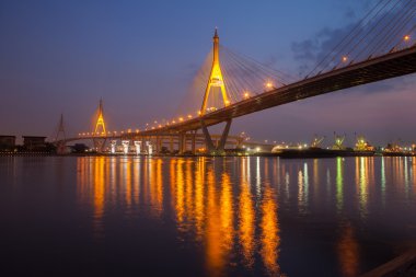 Köprü sanayi. Bangkok gece.
