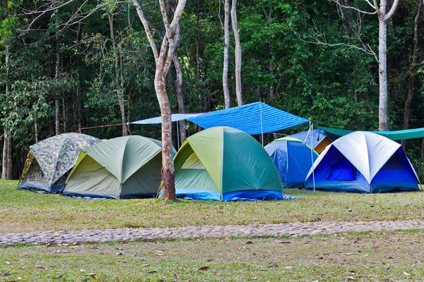 Barraca de acampamento nas montanhas — Fotografia de Stock