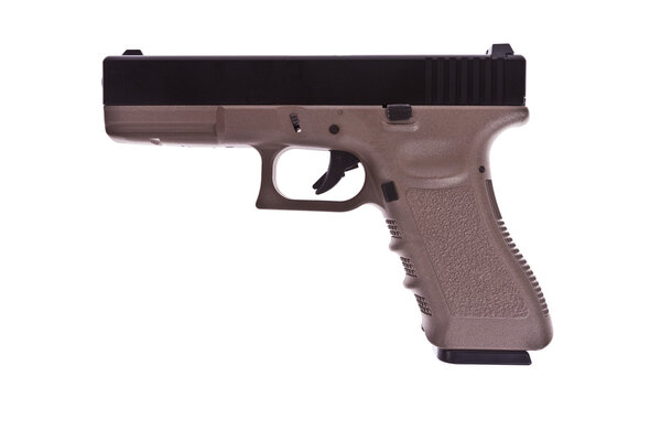 Классический пистолет на белом фоне
